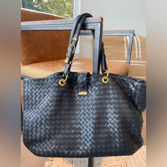 Bottega Veneta Black Woven Leather Tote - Picture 2 of 9